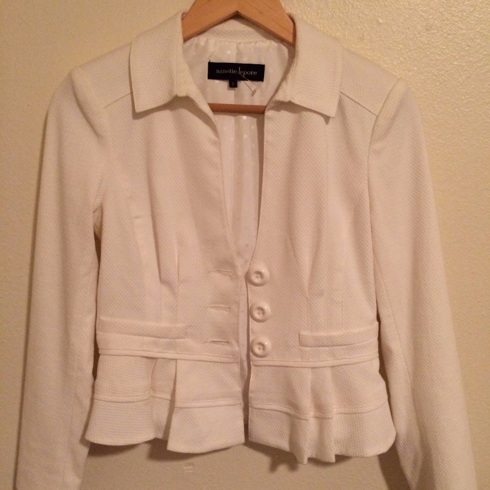 White Buttoned Blazer
